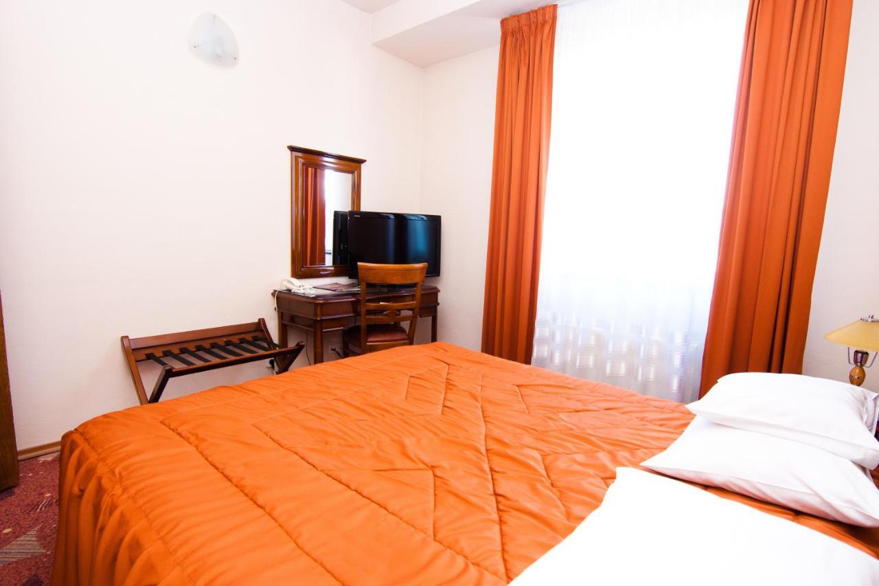 Hotel Onix Клуж-Напока Экстерьер фото